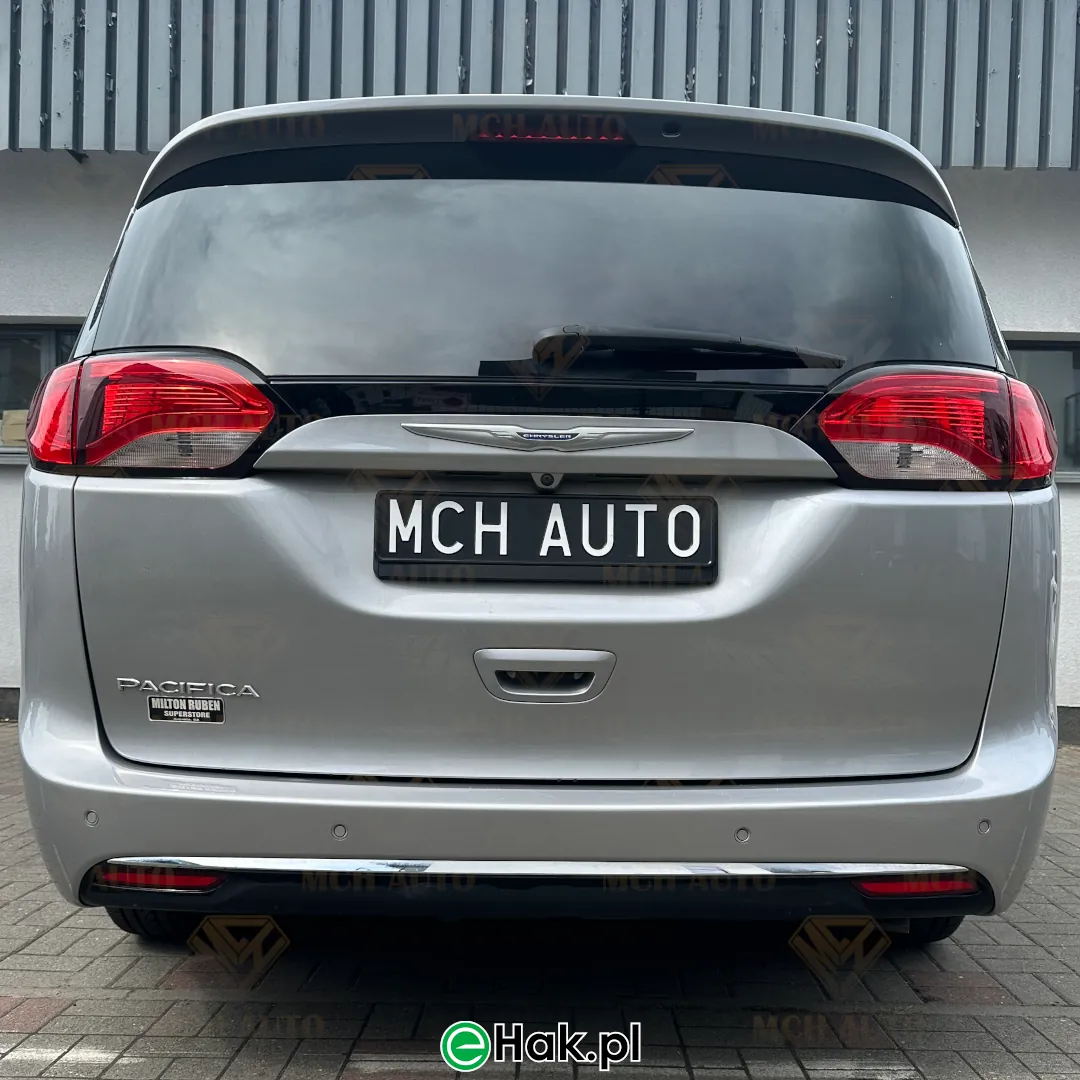 montaz haka holowniczego chrysler