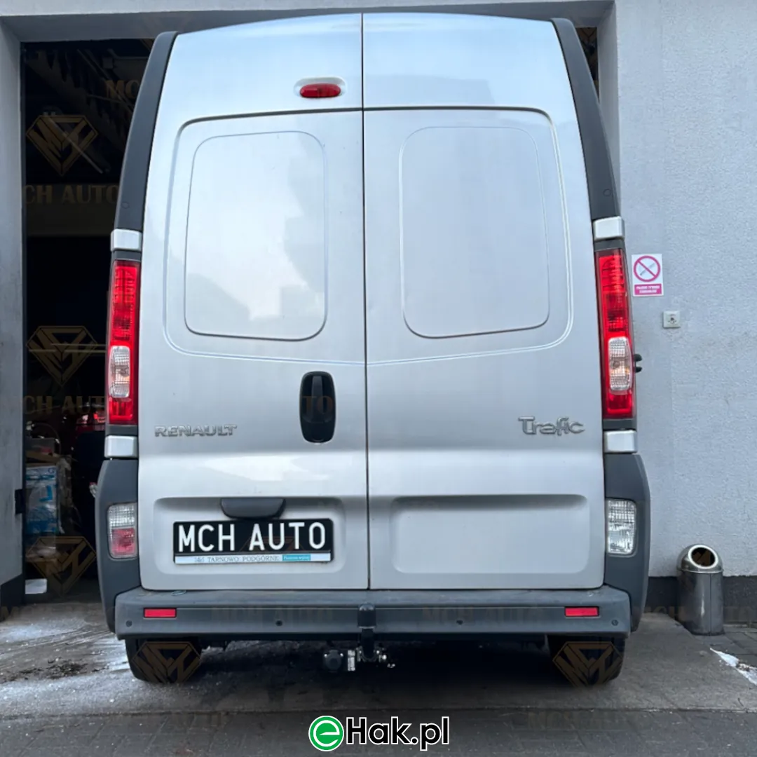 montaz haka holowniczego renault traffic