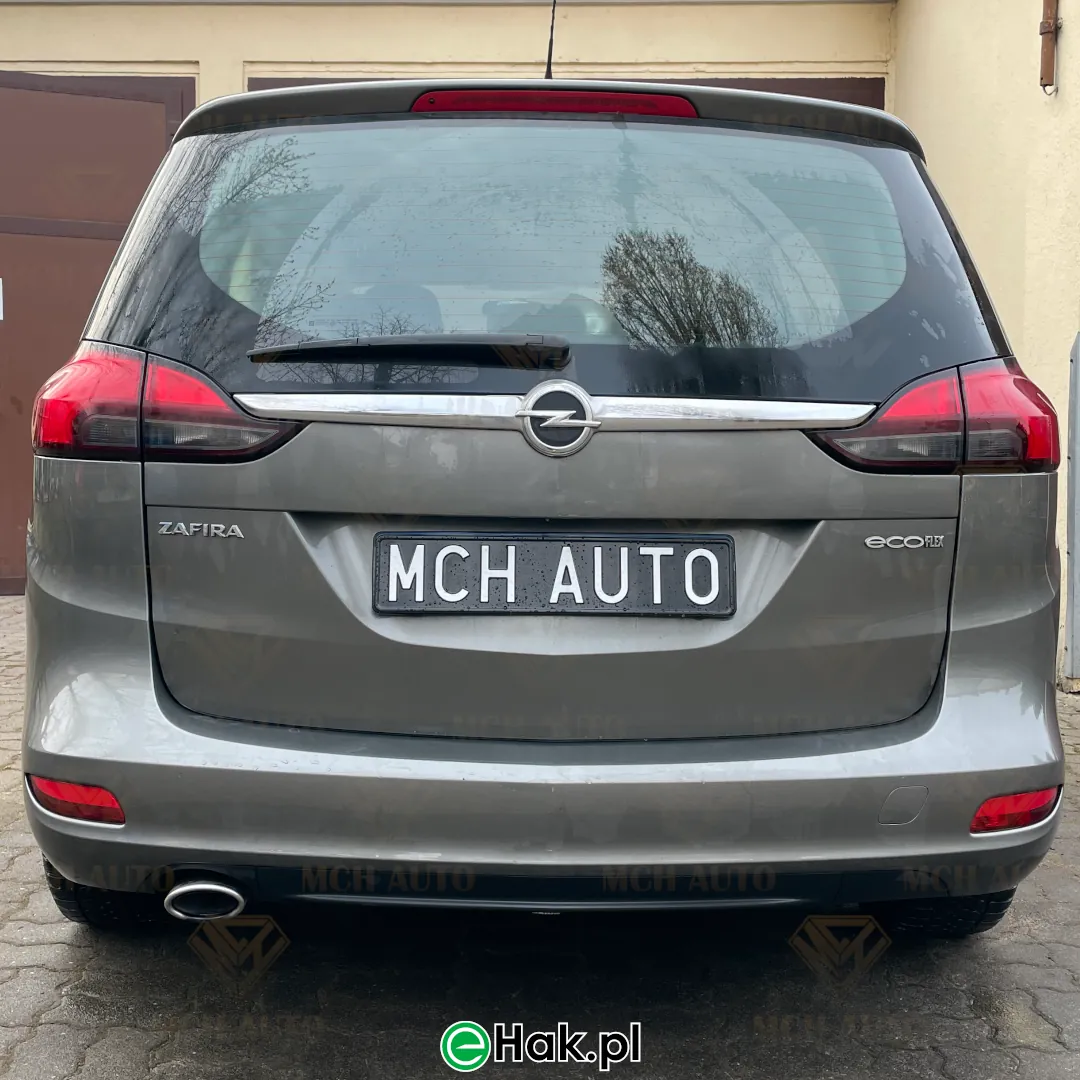 montaz haka holowniczego opel zafira c
