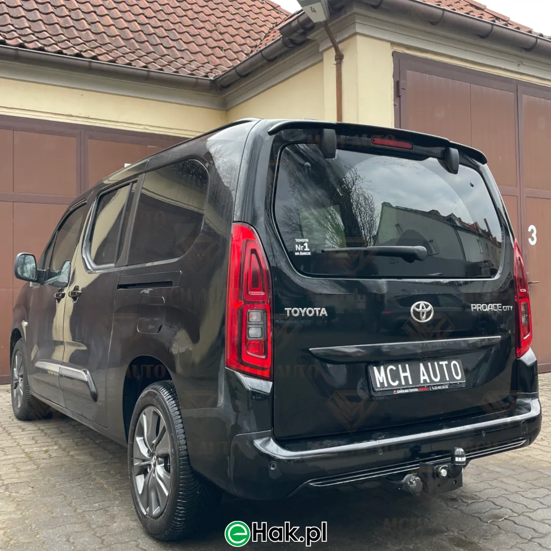 montaz haka holowniczego toyota proace city verso