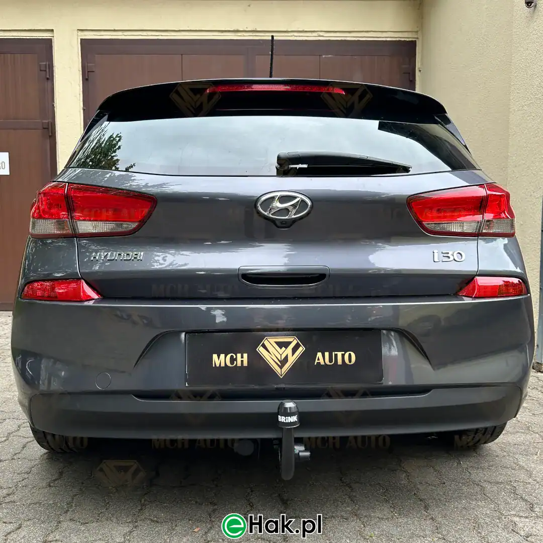 montaz haka holowniczego hyundai i30