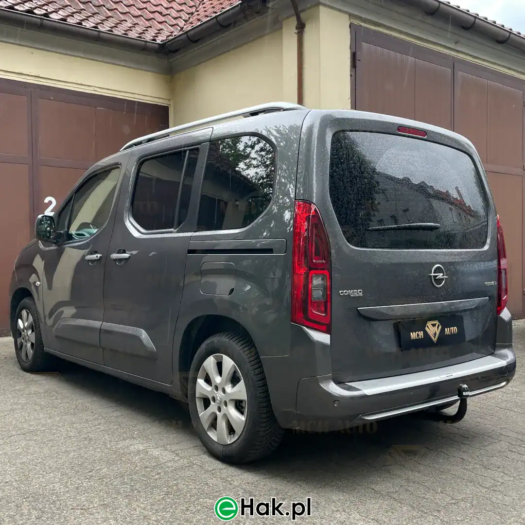 montaz haka holowniczego opel combo