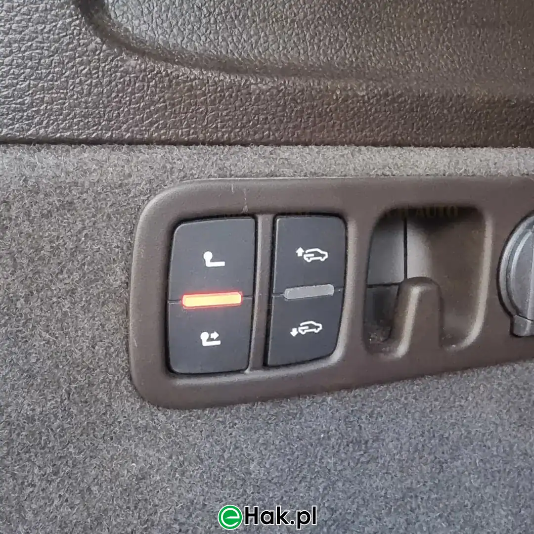 montaz elektrycznego haka holowniczego audi q7 4m