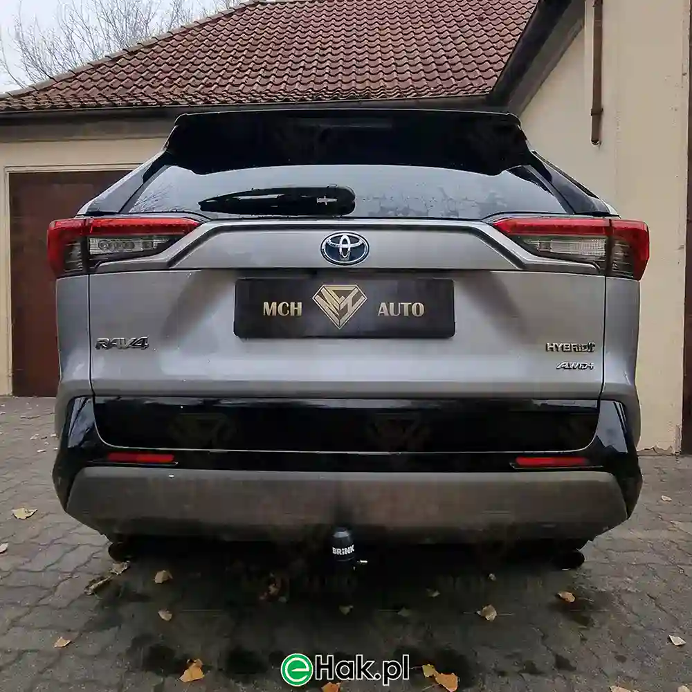 montaż haka holowniczego toyota rav 4
