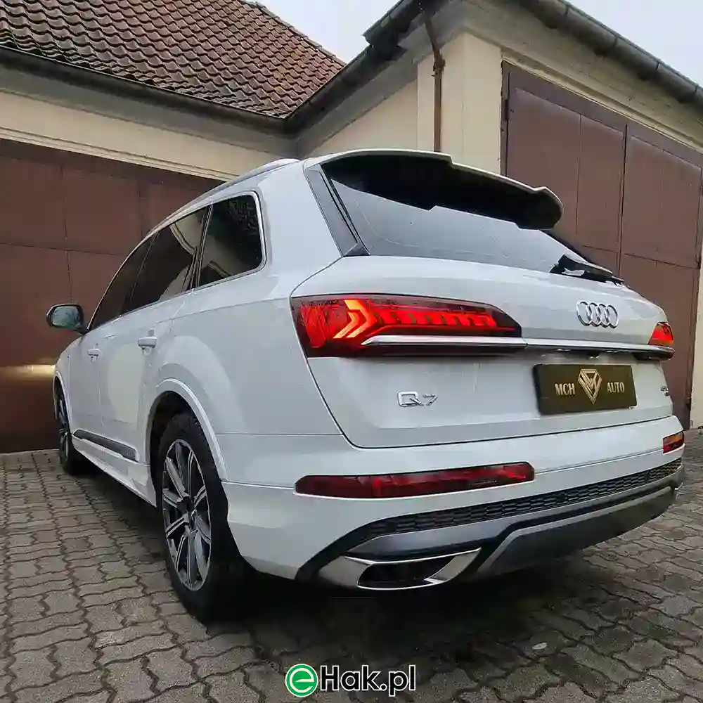 Montaż haka holowniczego Audi Q7 (3)