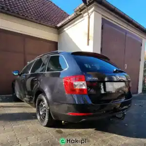 Montaż haka holowniczego Skoda Octavia III kombi (1)