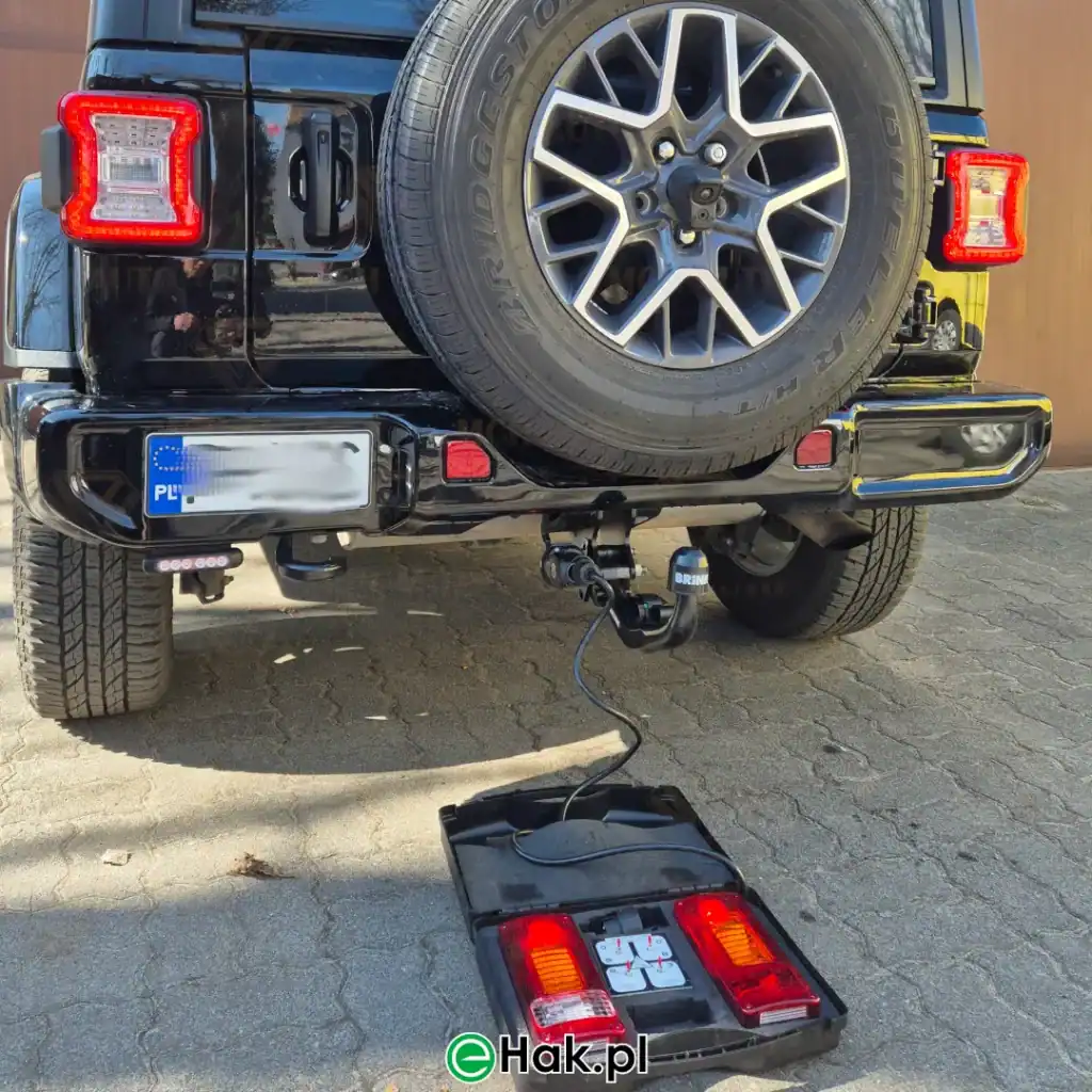 montaż haka holowniczego jeep wrangler sahara