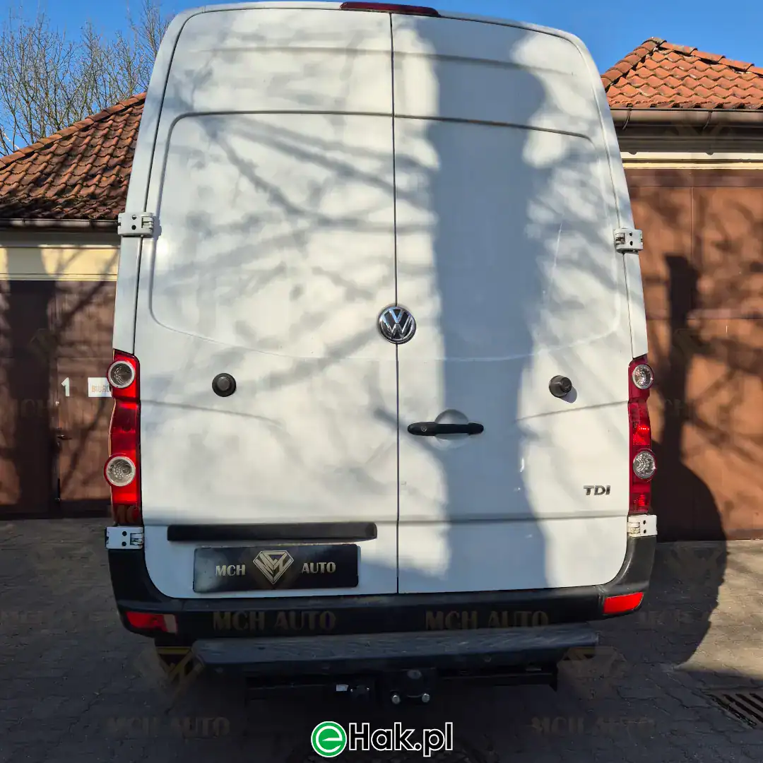 1 montaż haka holowniczego vw crafter