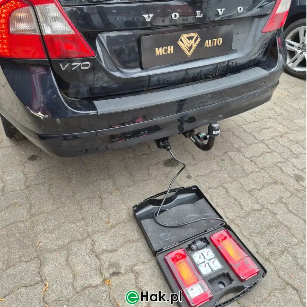 montaż haka holowniczego volvo v70
