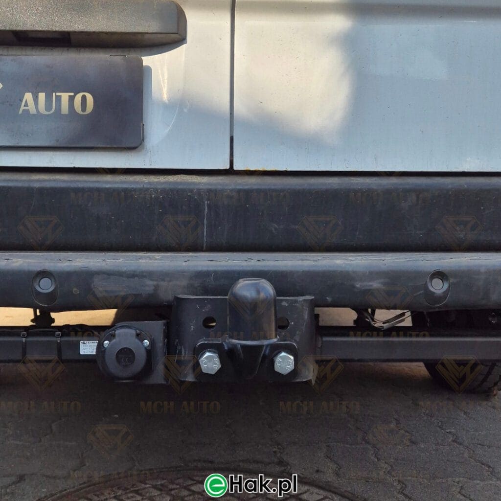montaż haka holowniczego vw crafter