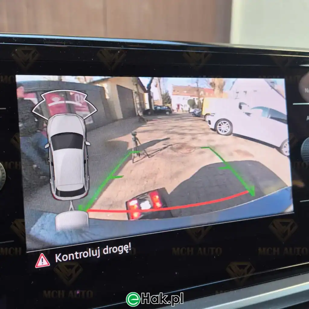 montaż haka holowniczego vw t-roc