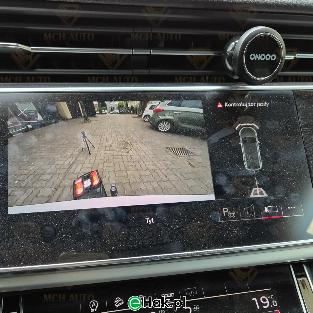 1 montaż haka holowniczego audi q8