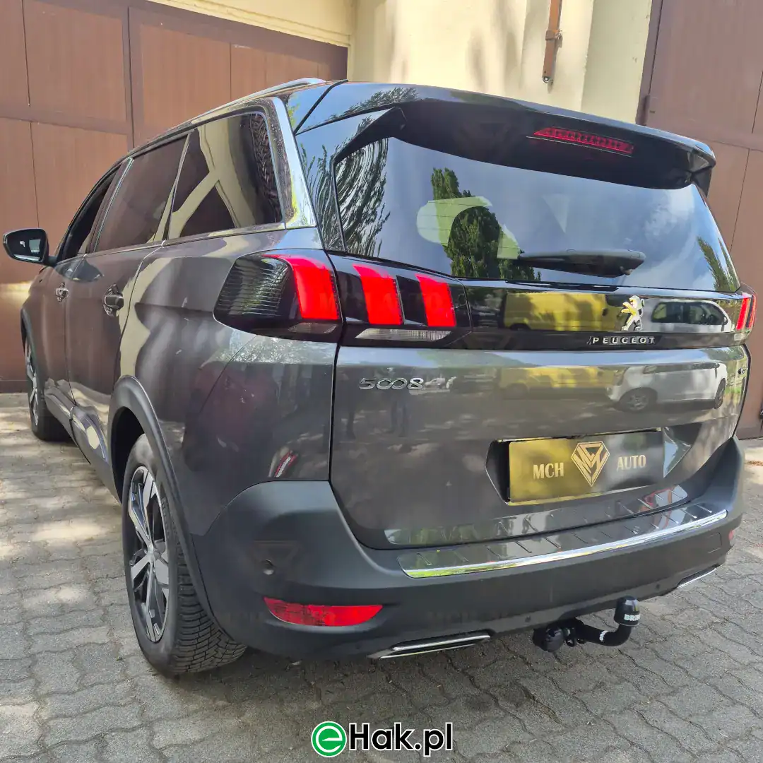 1 montaż haka holowniczego peugeot 5008