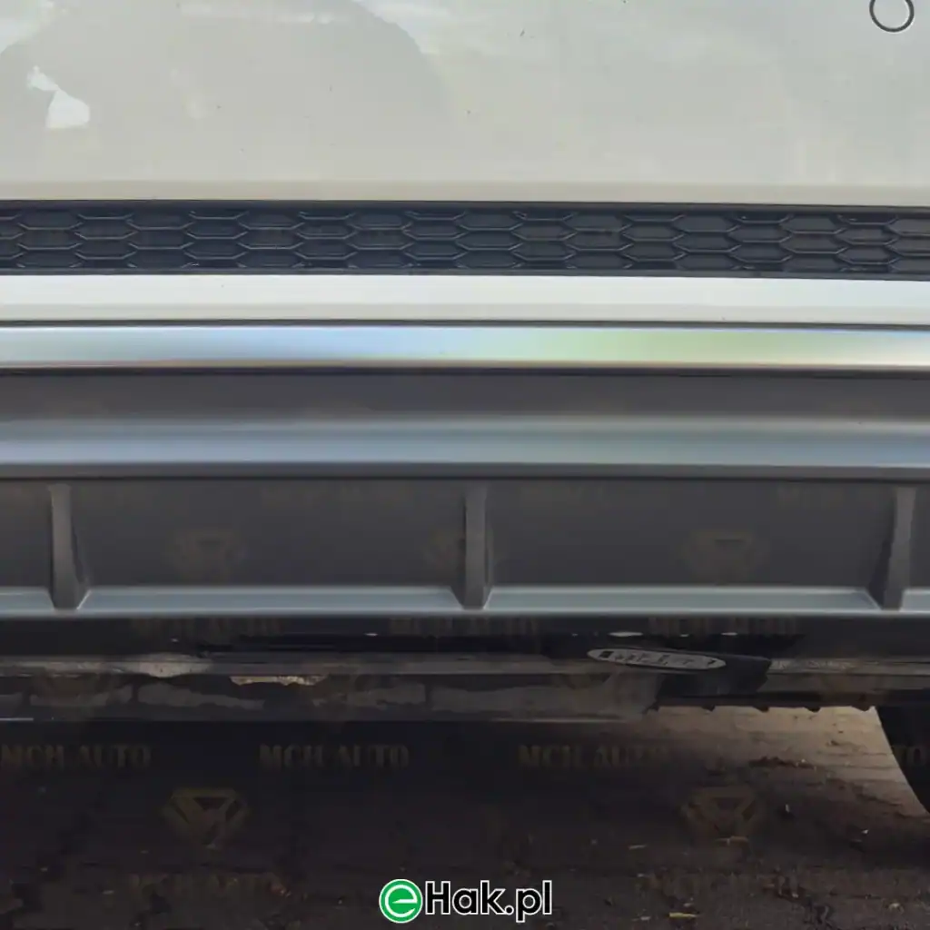 2 montaż haka holowniczego audi a4b9