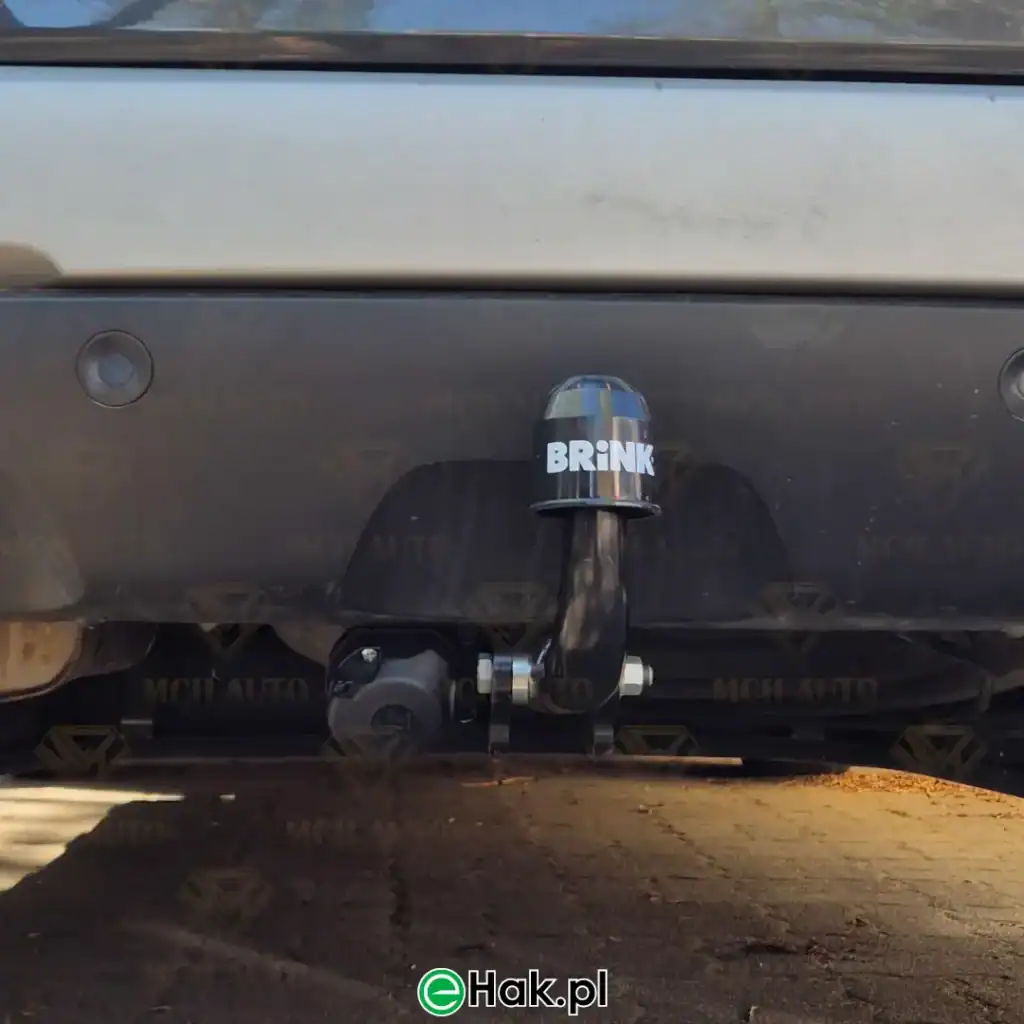 2 montaż haka holowniczego dacia duster ii