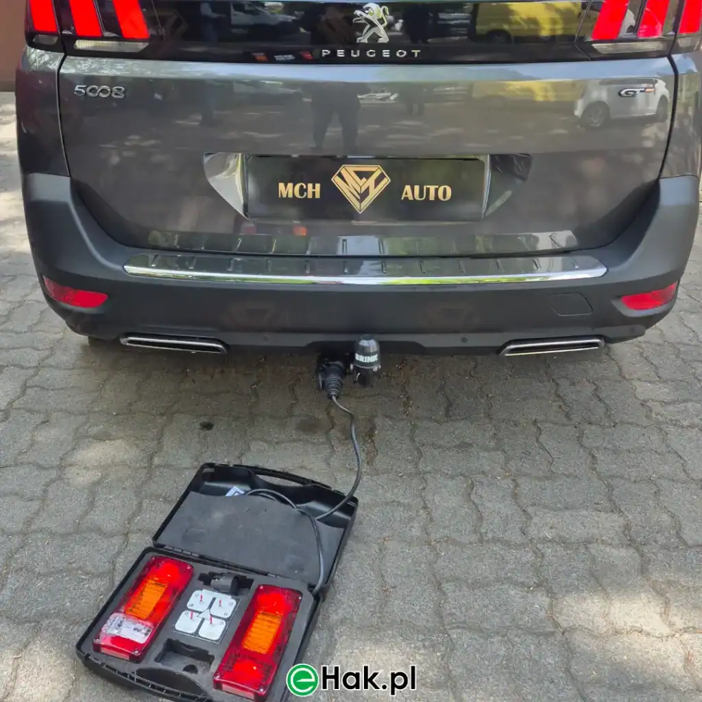 2 montaż haka holowniczego peugeot 5008