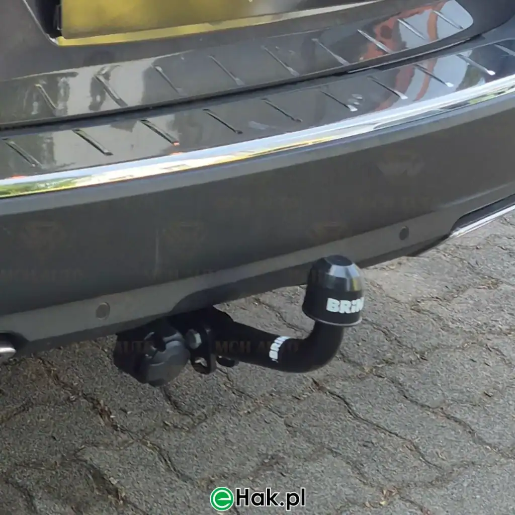 3 montaż haka holowniczego peugeot 5008