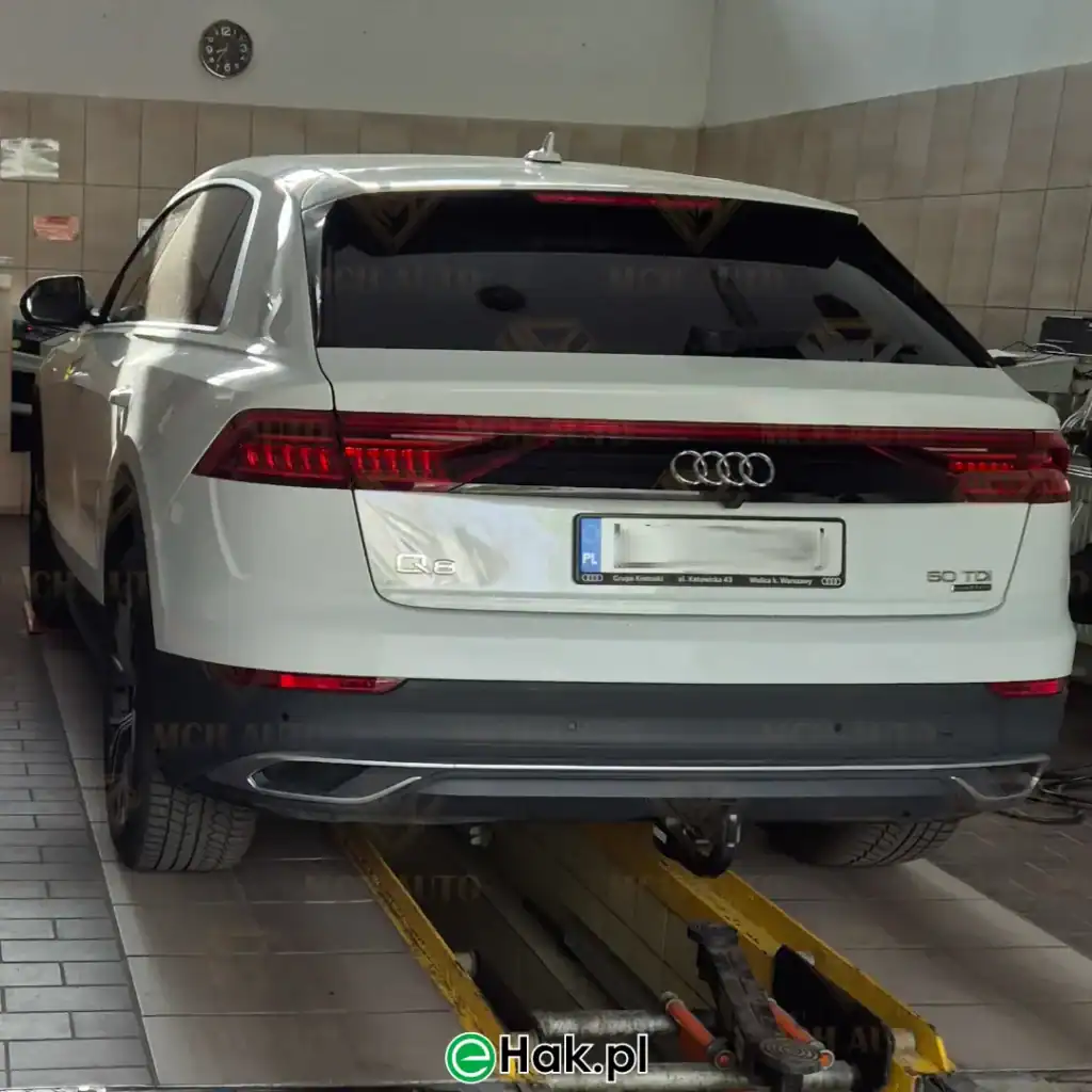 montaż haka holowniczego audi q8
