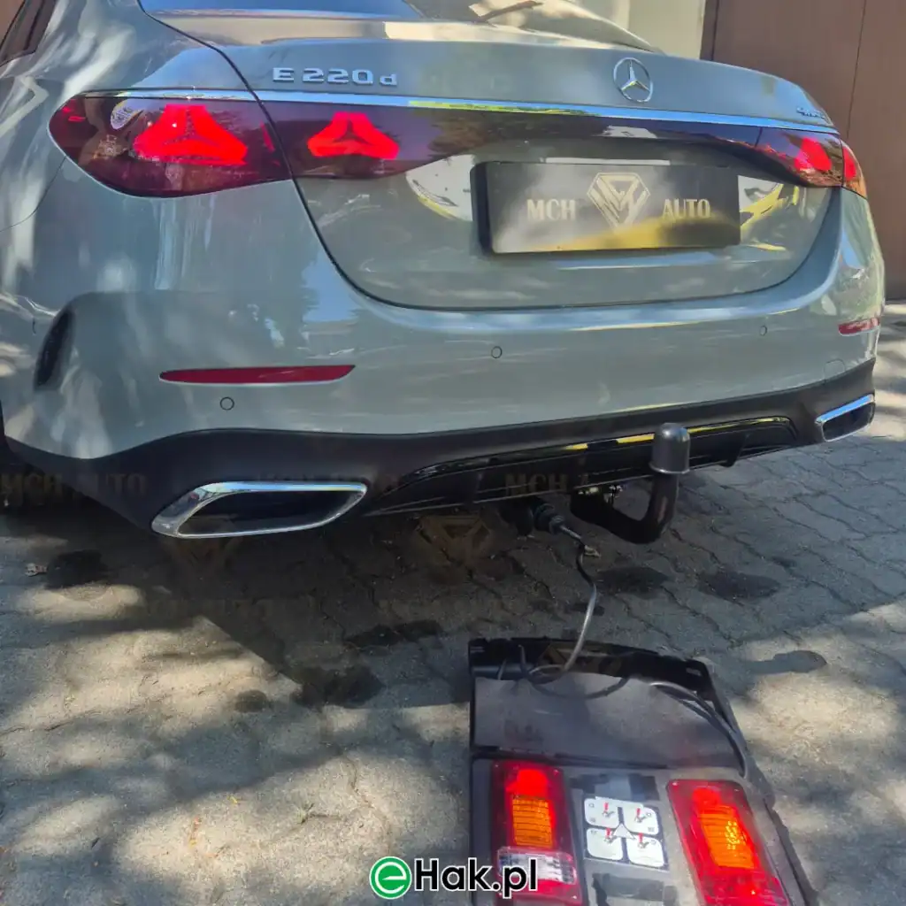 montaż haka holowniczego mercedes e w214