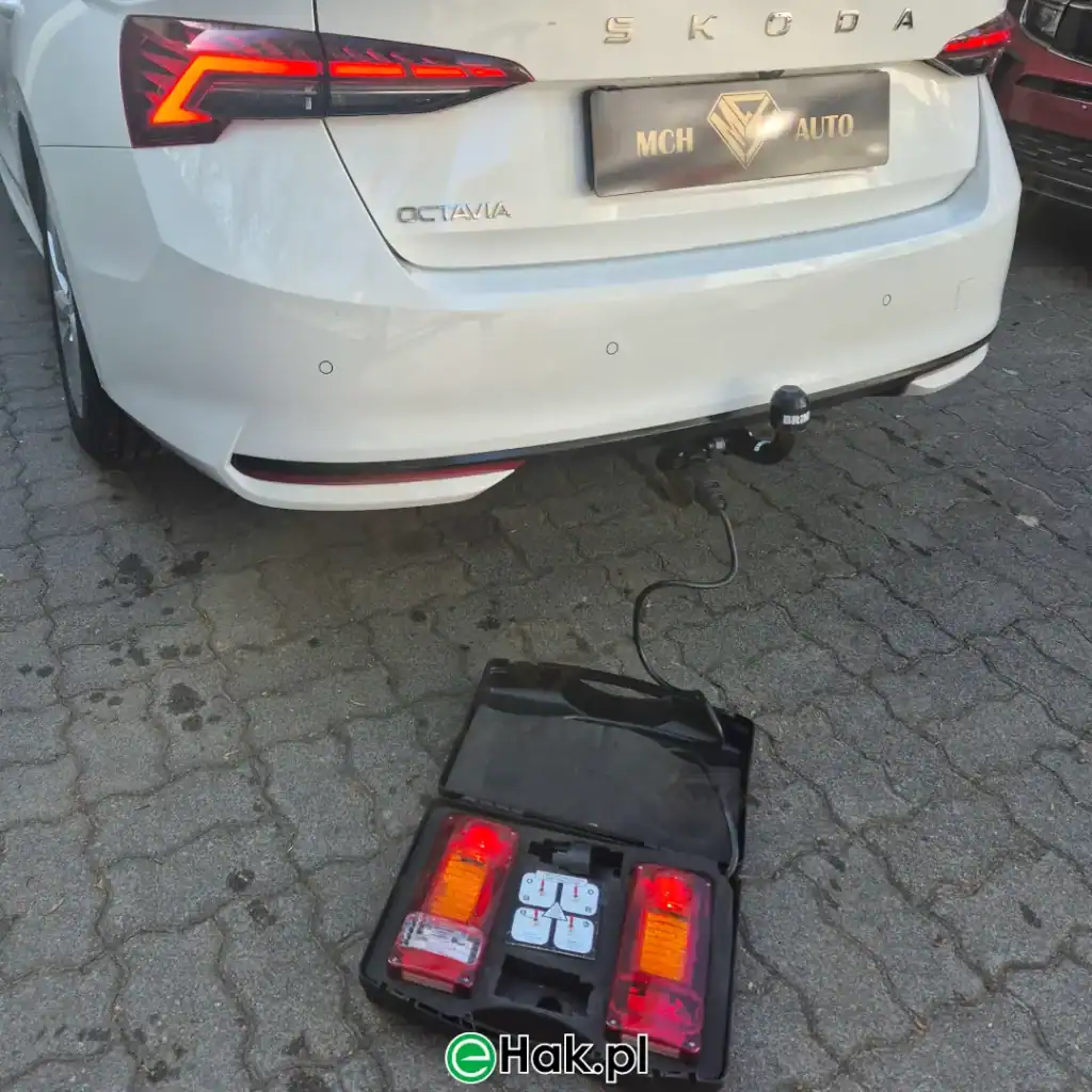 montaż haka holowniczego skoda octavia 2025