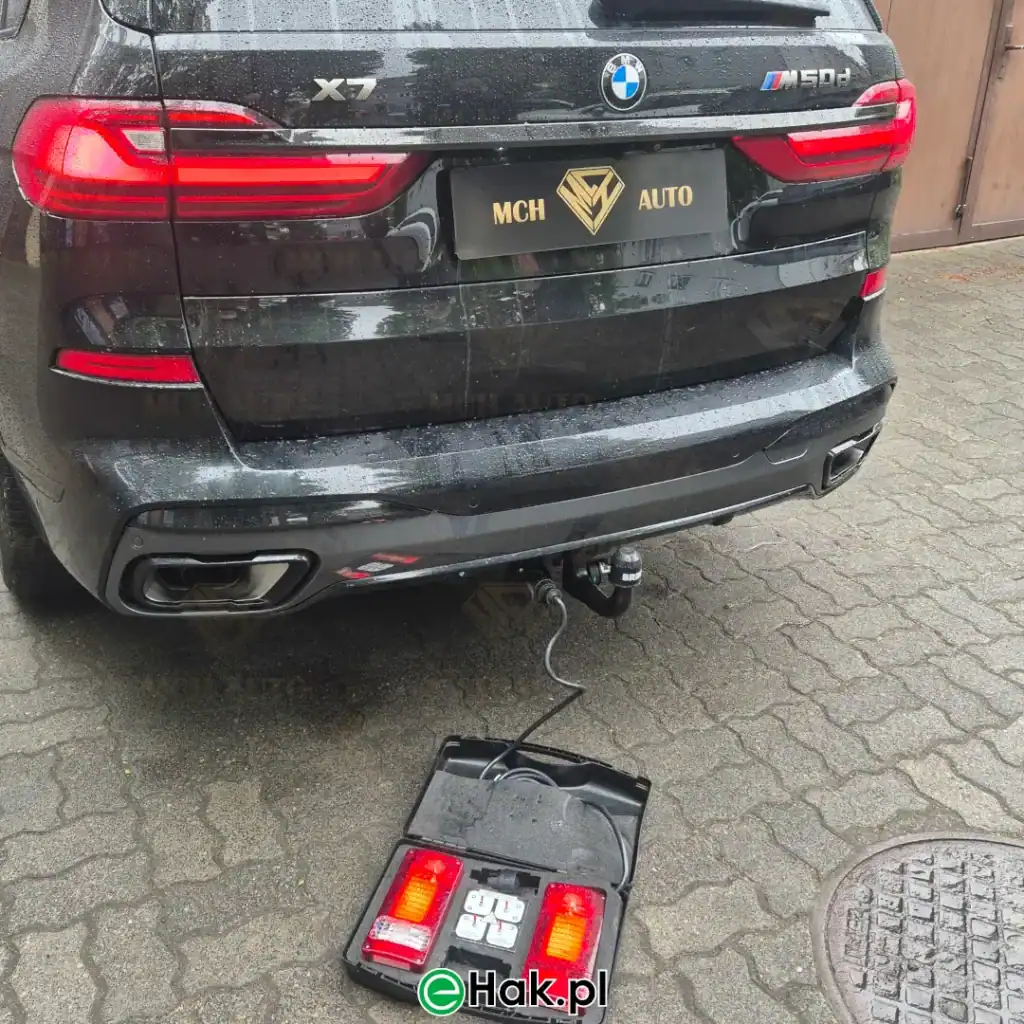 2 montaż haka holowniczego bmw x7