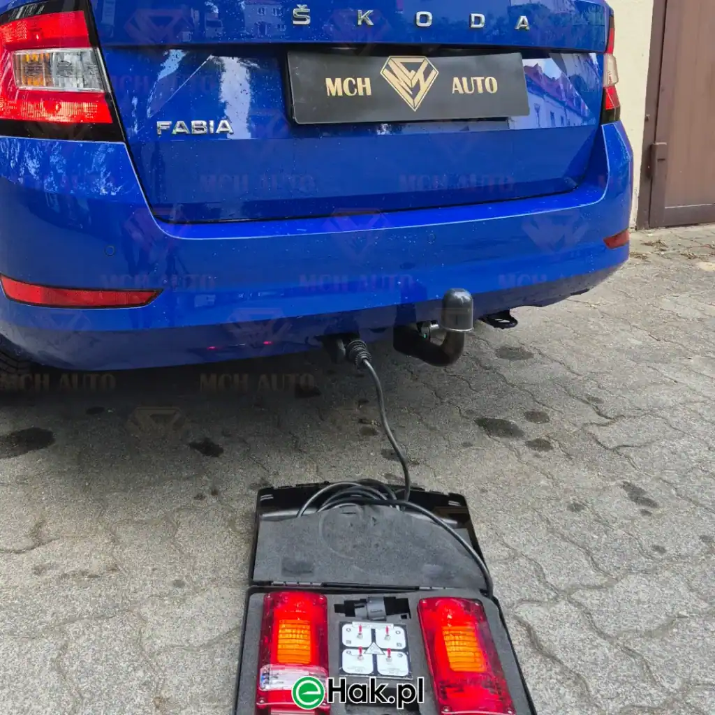 2 montaż haka holowniczego skoda fabia