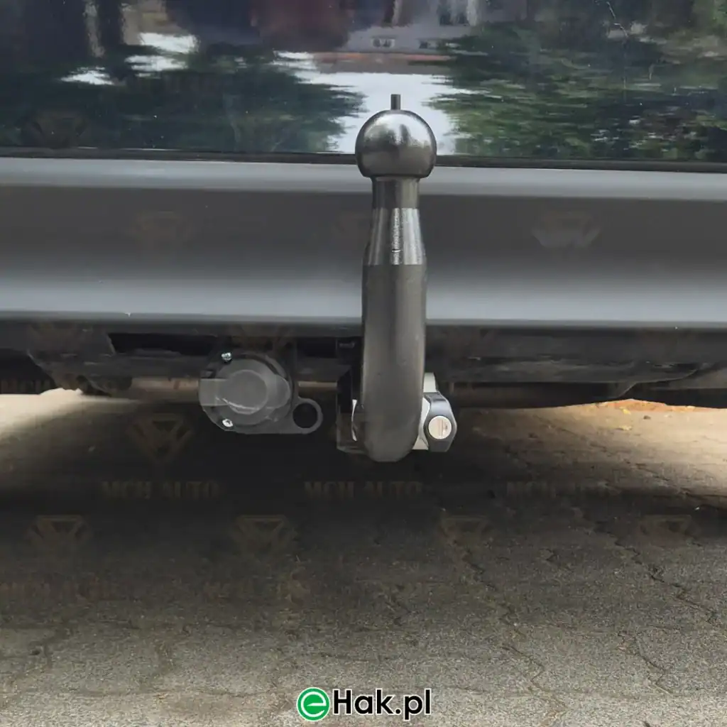 2 montaż haka holowniczego toyota camry 2019-