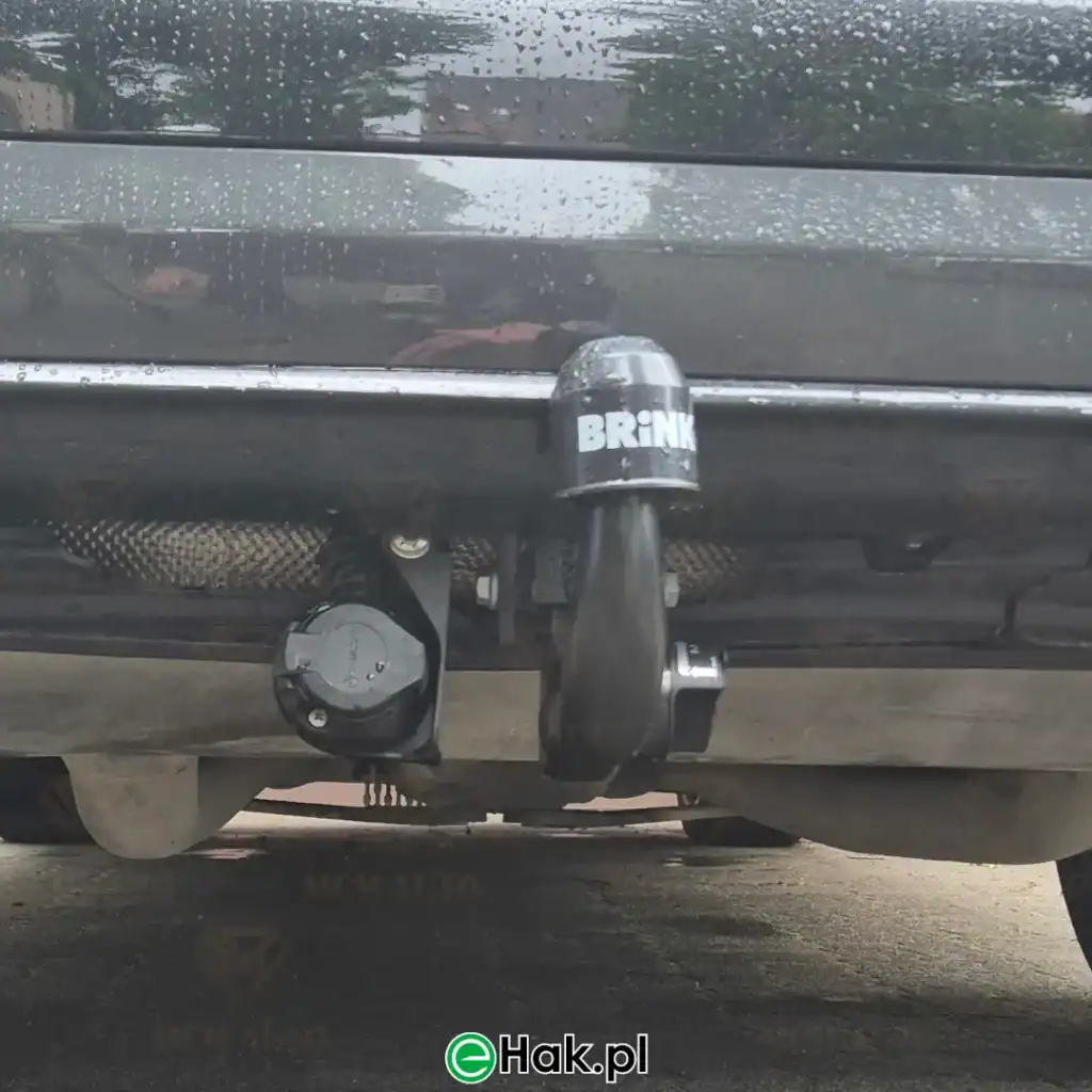 4 montaż haka holowniczego bmw x7
