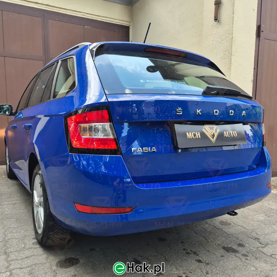 7 montaż haka holowniczego skoda fabia