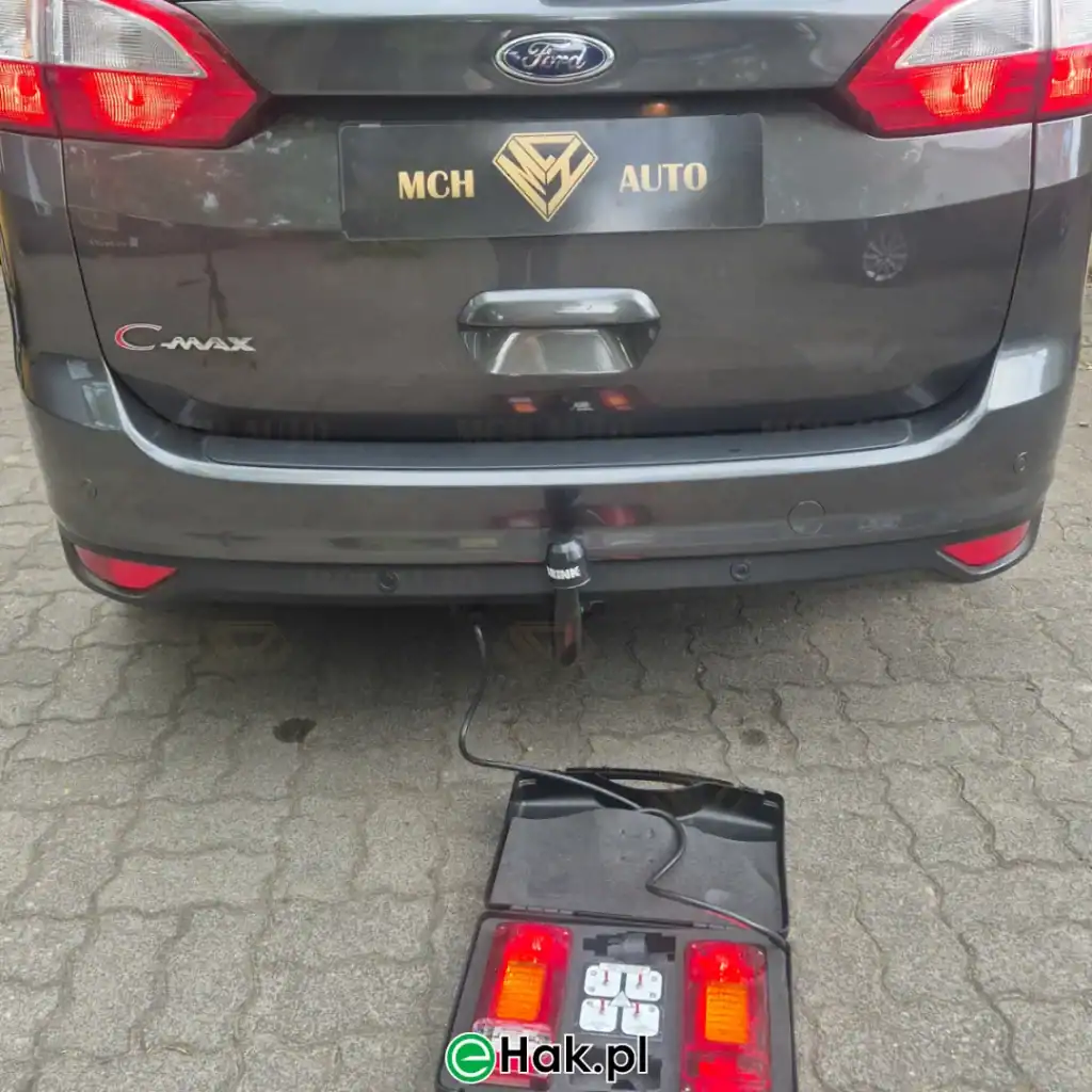 montaż haka holowniczego ford c-max