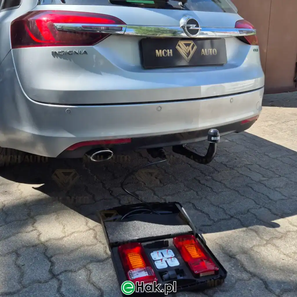 montaż haka holowniczego opel insignia