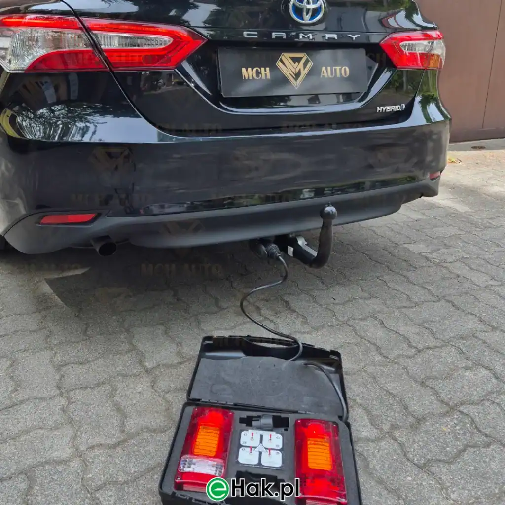 montaż haka holowniczego toyota camry 2019-