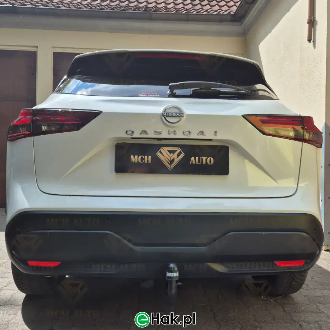 1 montaż haka holowniczego nissan quashqai 3