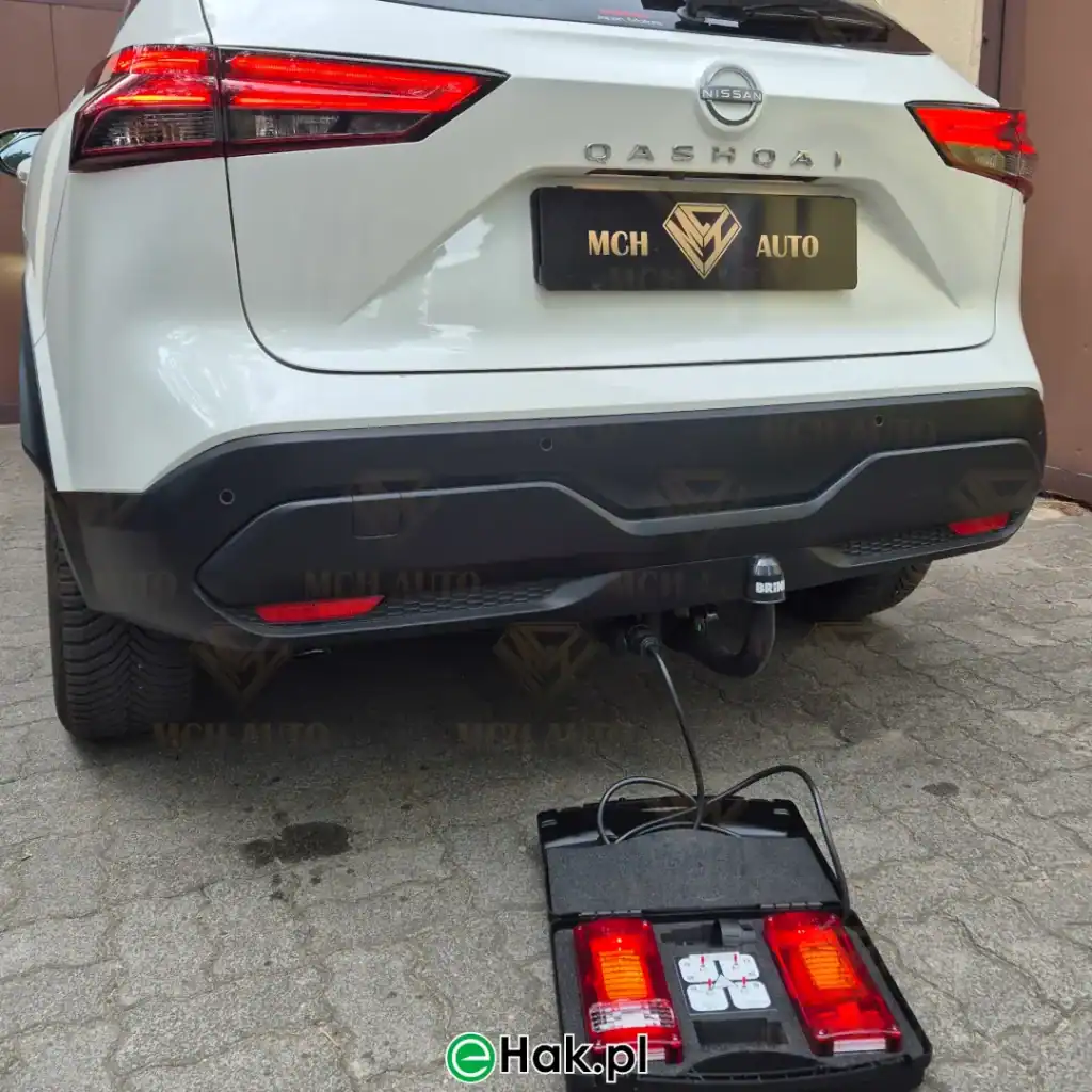 montaż haka holowniczego nissan quashqai 3