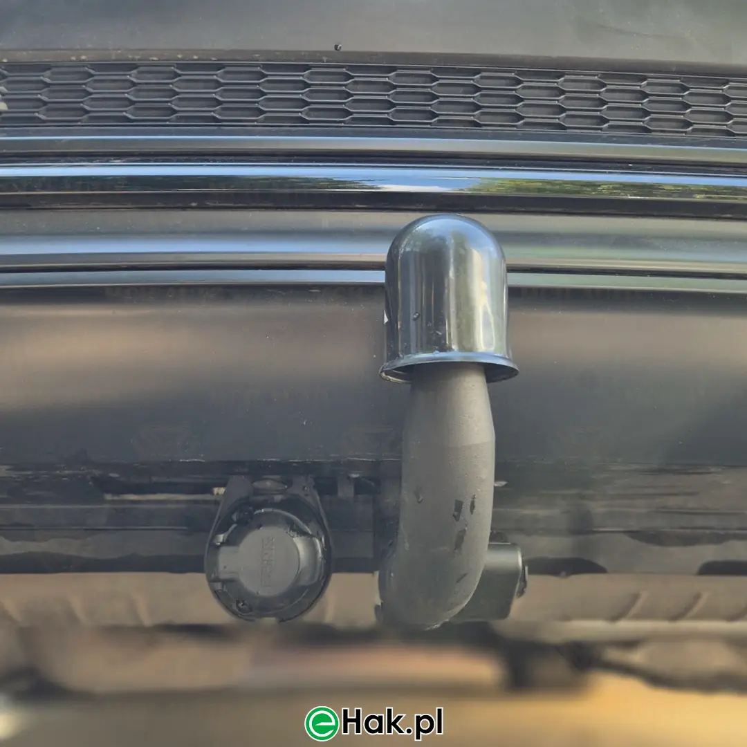 3 montaż haka holowniczego audi q8 s-line