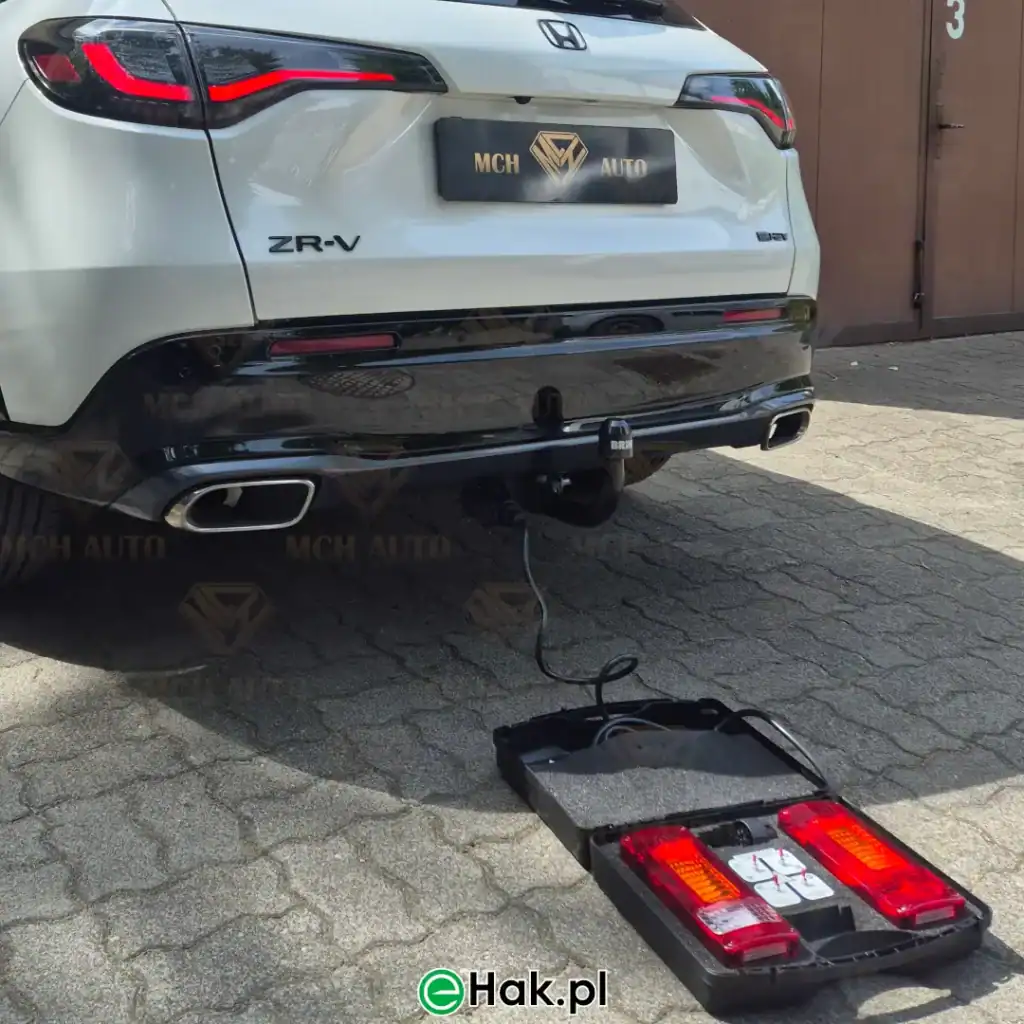 montaż haka holowniczego honda zrv