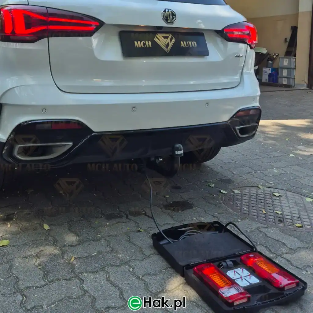 montaż haka holowniczego mg hs i