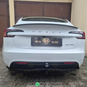 4 montaż haka holowniczego tesla model 3
