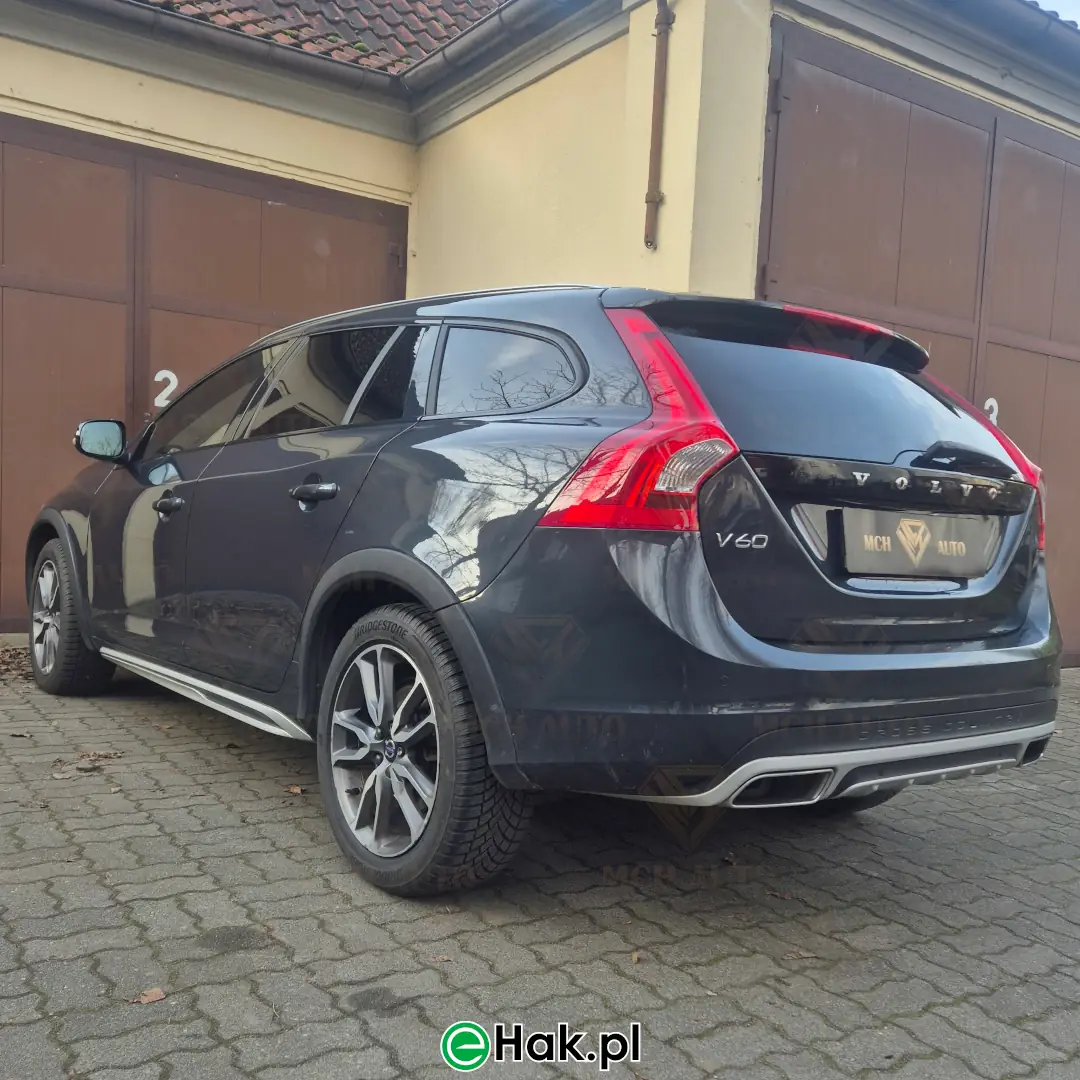 6 montaż haka holowniczego Volvo V60 I Cross Country