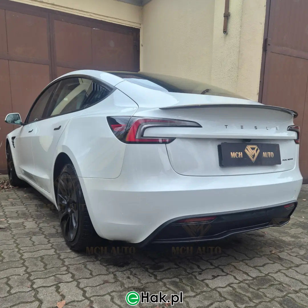 6 montaż haka holowniczego tesla model 3