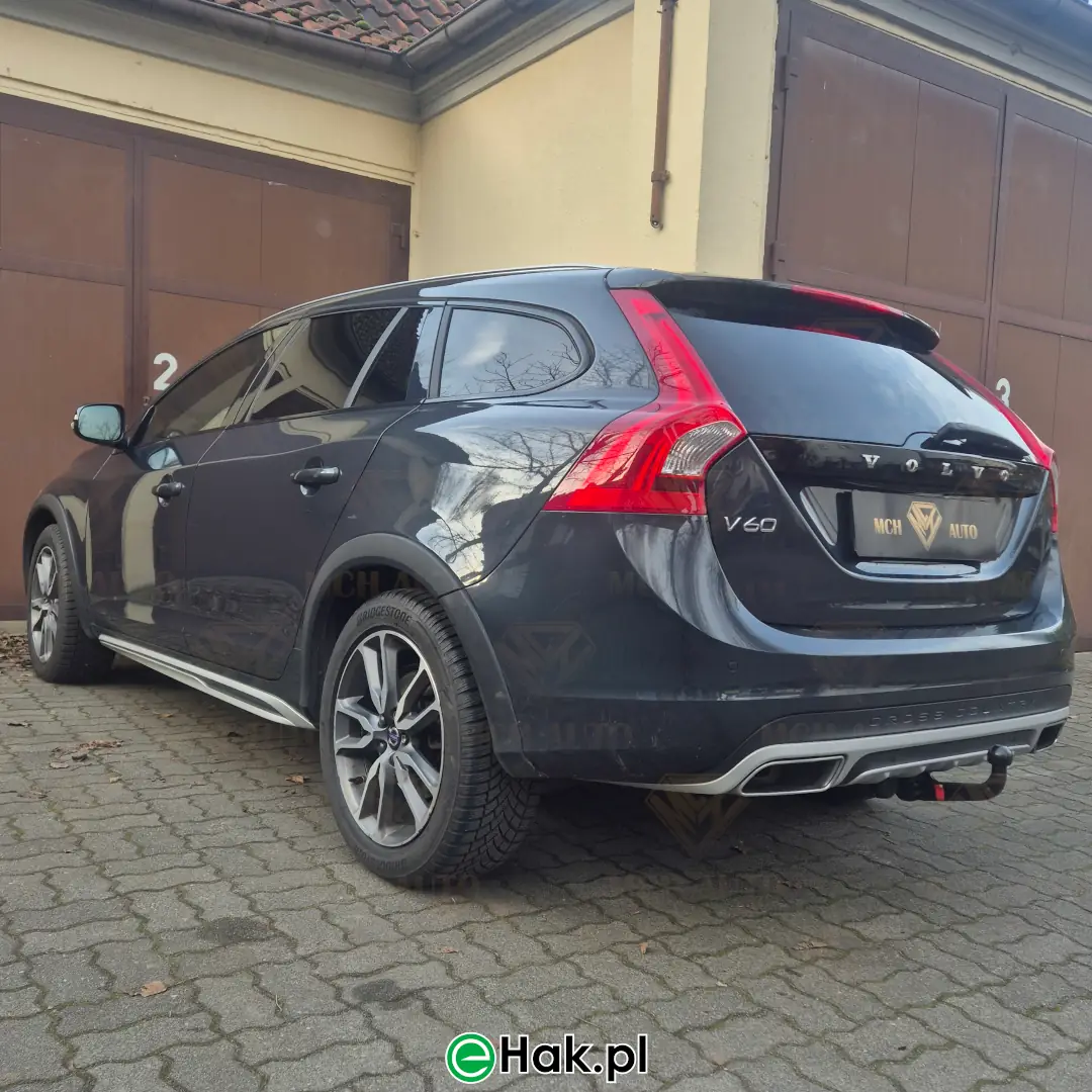 7 montaż haka holowniczego Volvo V60 I Cross Country