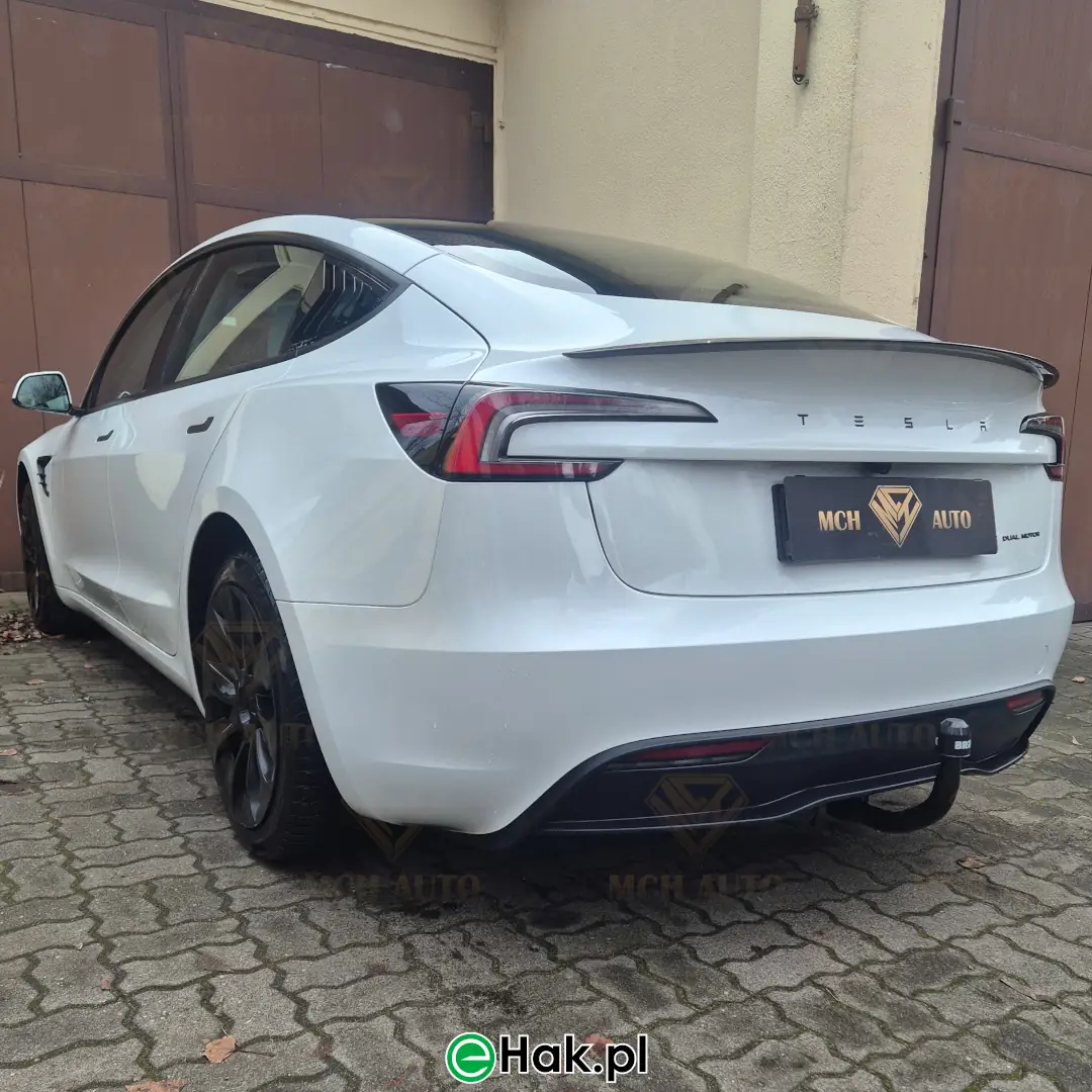 7 montaż haka holowniczego tesla model 3