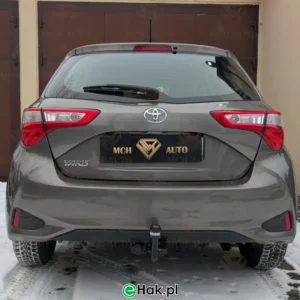 2 montaż haka holowniczego toyota yaris