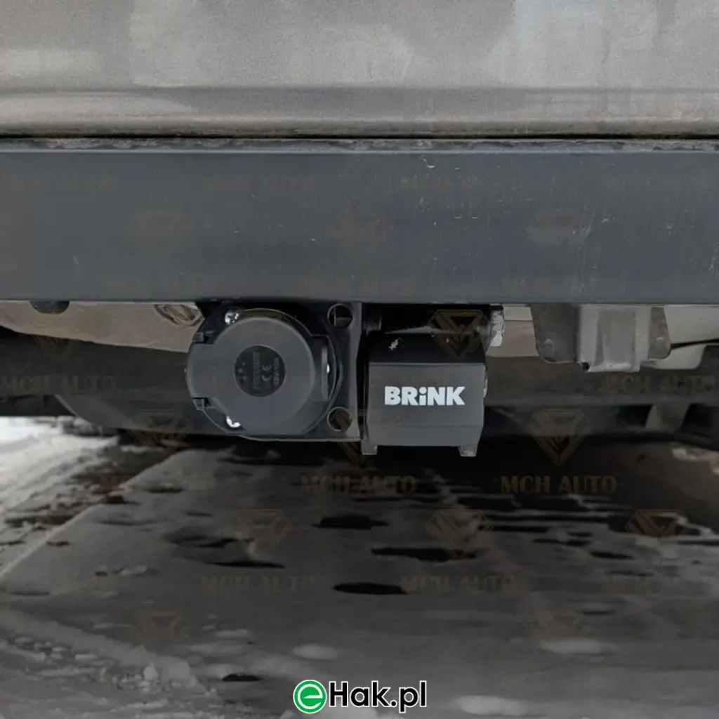 4 montaż haka holowniczego toyota yaris