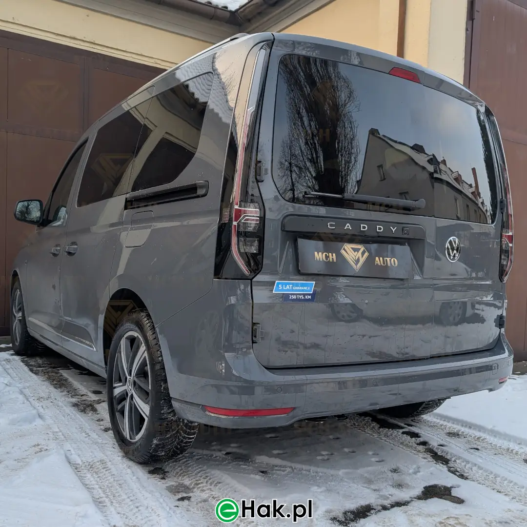 4 montaż haka holowniczego vw caddy v