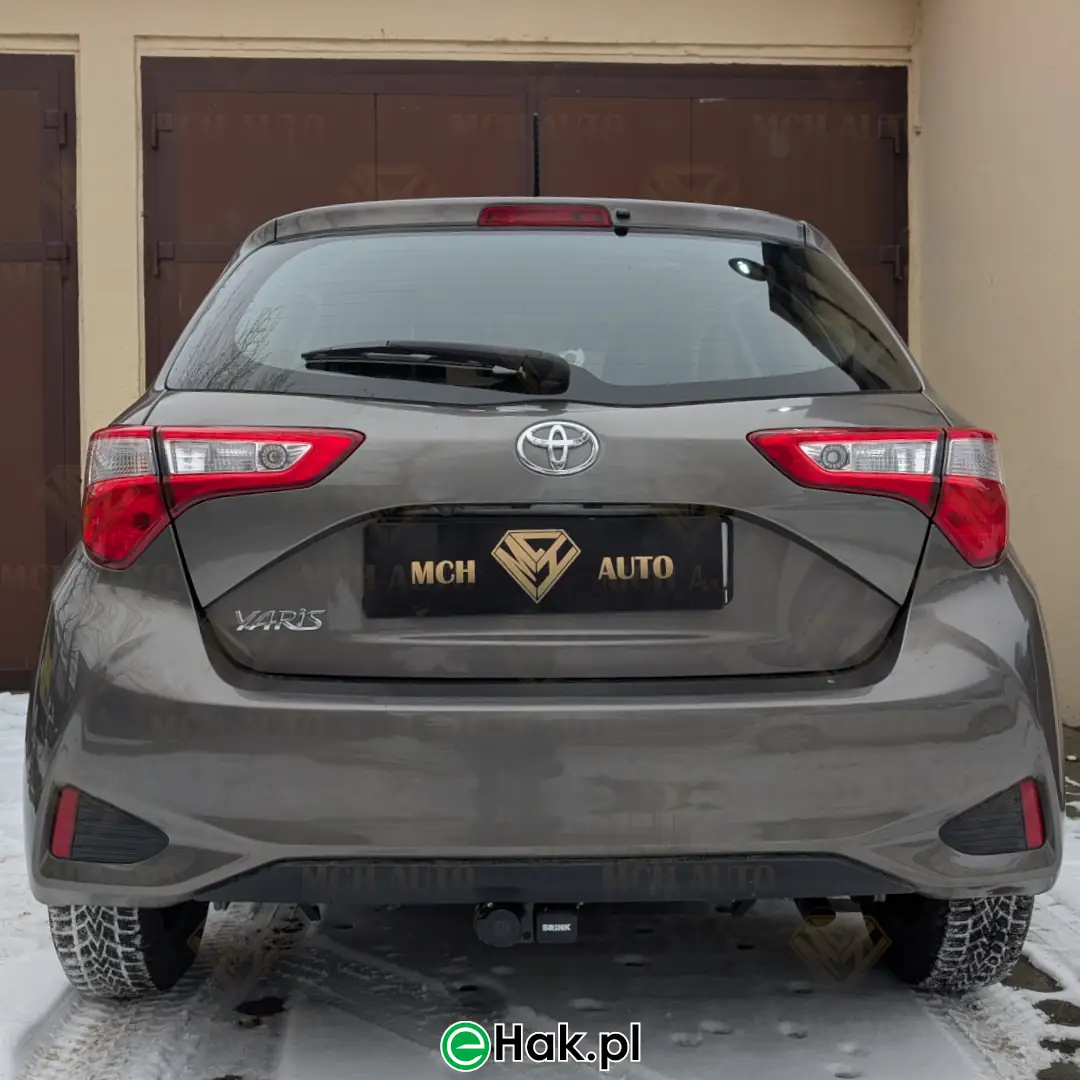5 montaż haka holowniczego toyota yaris