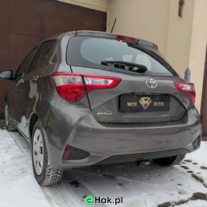 6 montaż haka holowniczego toyota yaris