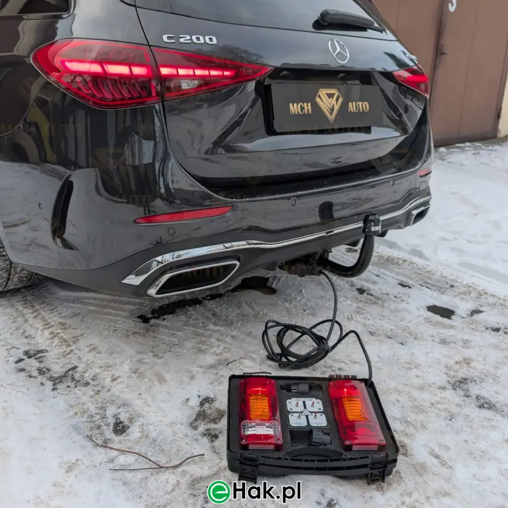 montaż haka holowniczego mercedes c w206