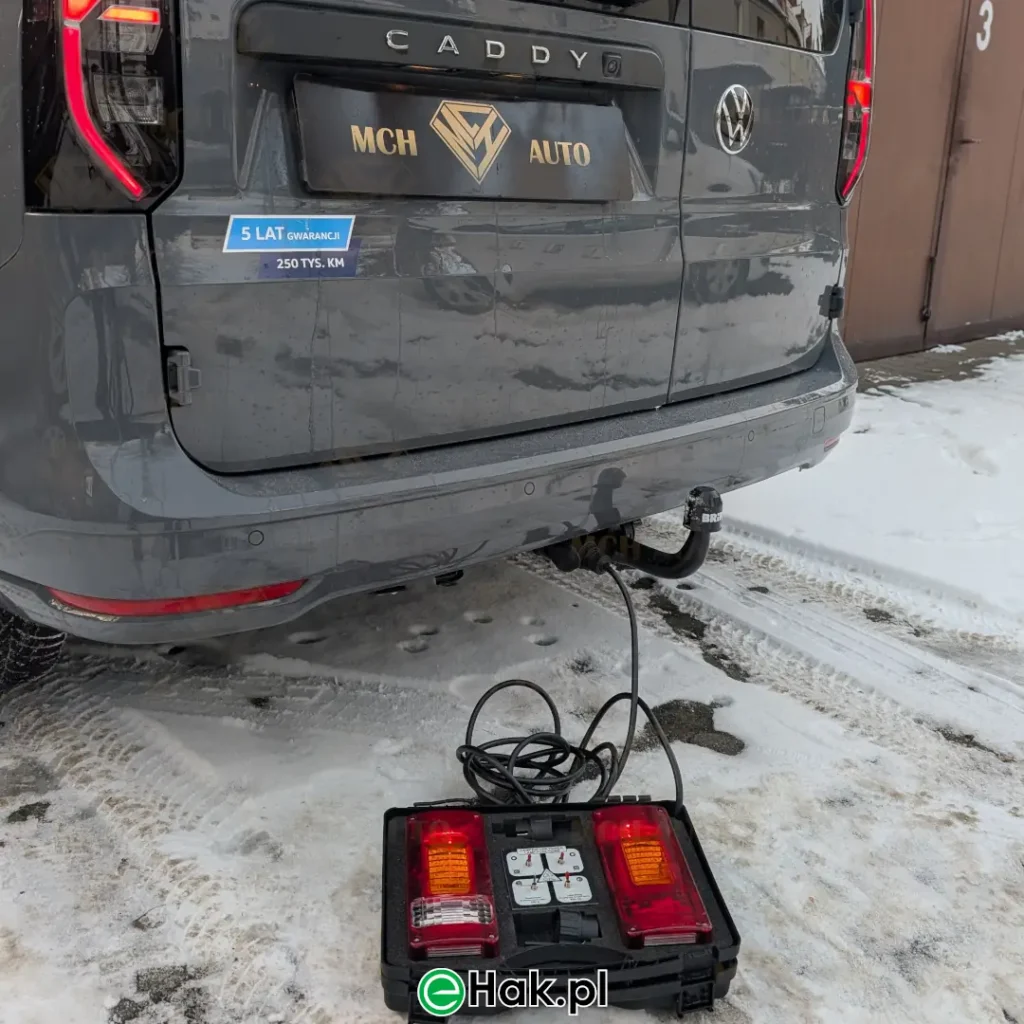 montaż haka holowniczego vw caddy v